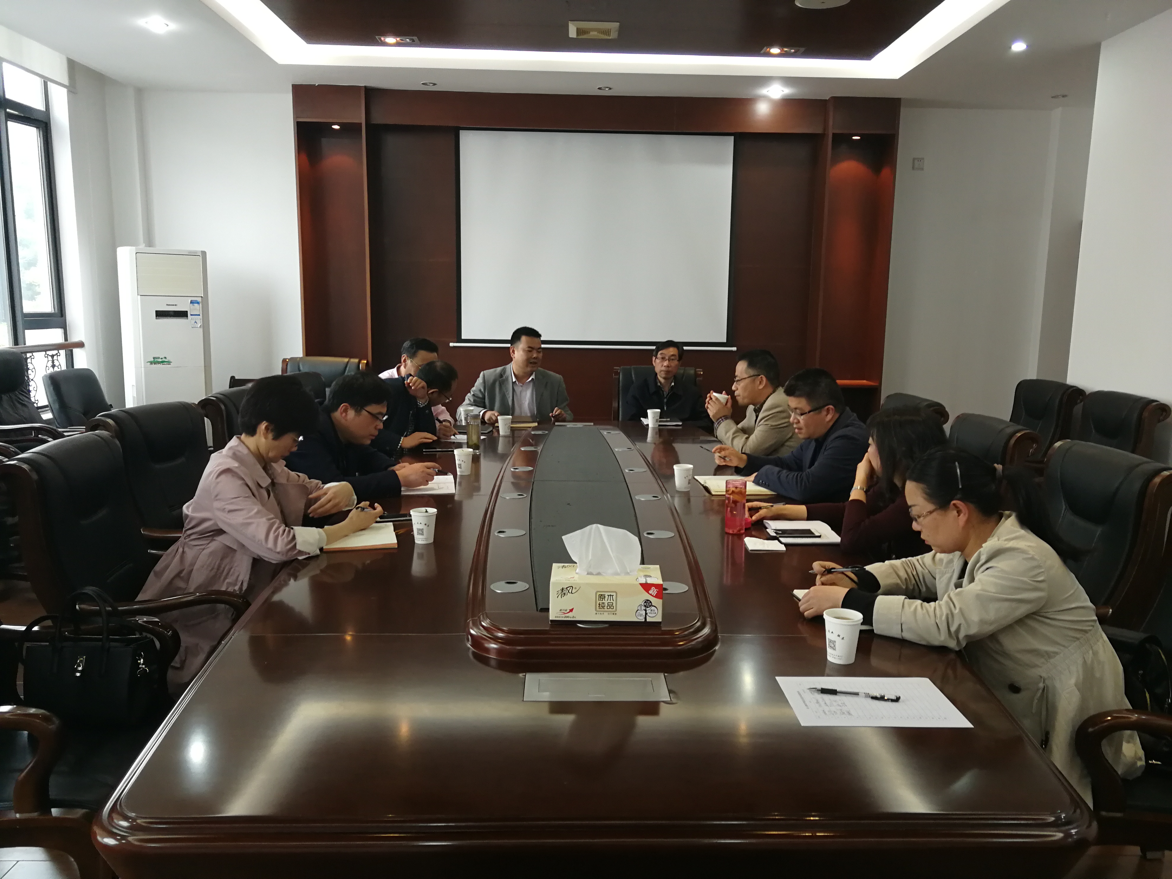 教育学院召开舟山市教育科研中心组筹备会议